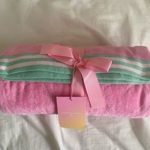 BNWT stoney clover lane x target heart beach towel - pink